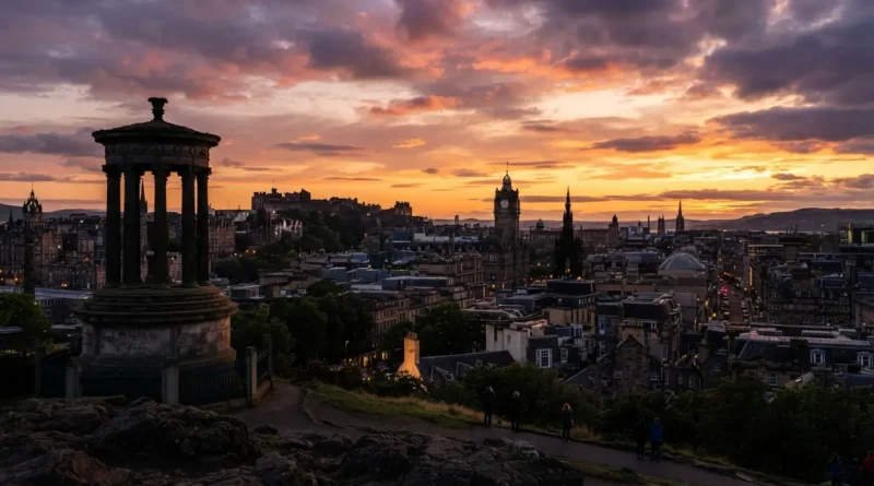 Things to do in Edinburgh, Scotland, showing Edinburgh Castle and the Royal Mile at sunset
