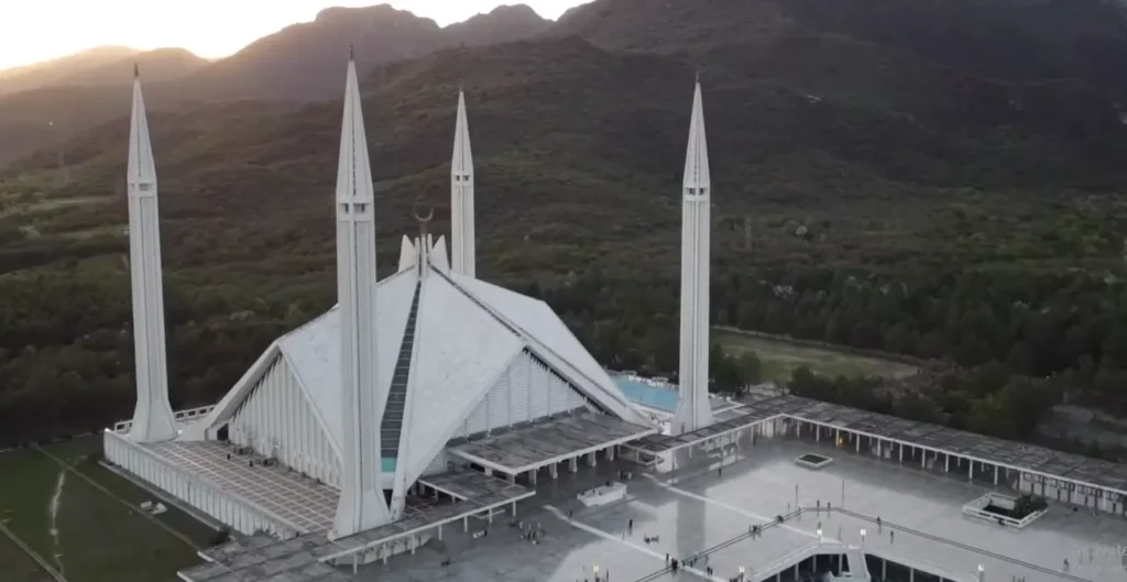 the Best Places to Visit in Islamabad at Night