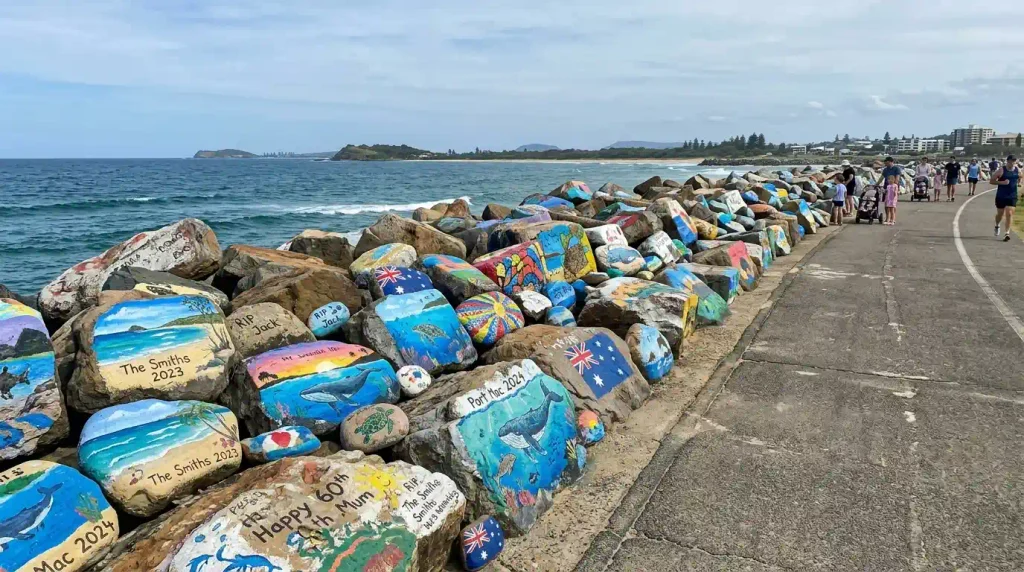 Breakwall painted rocks Port Macquarie walk