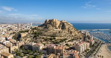 Castillo de Santa Bárbara overlooking Alicante harbour