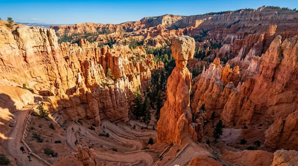 Navajo Loop switchbacks and hoodoos in Bryce Canyon